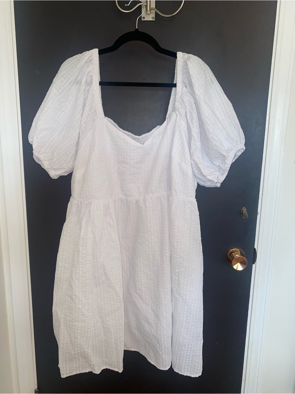 Old Navy White Puff Sleeve Seersucker Dress